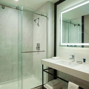 Four Points by Sheraton Manhattan West Guest Bathroom